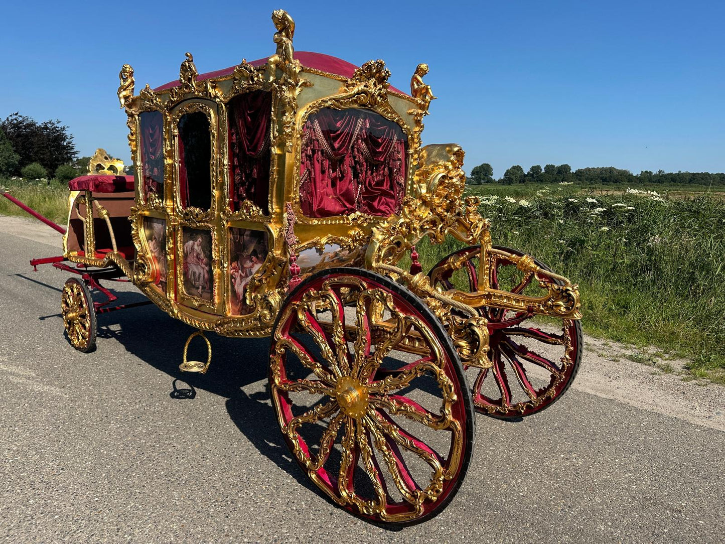 Beautiful royal horse carriage, fully restored and working