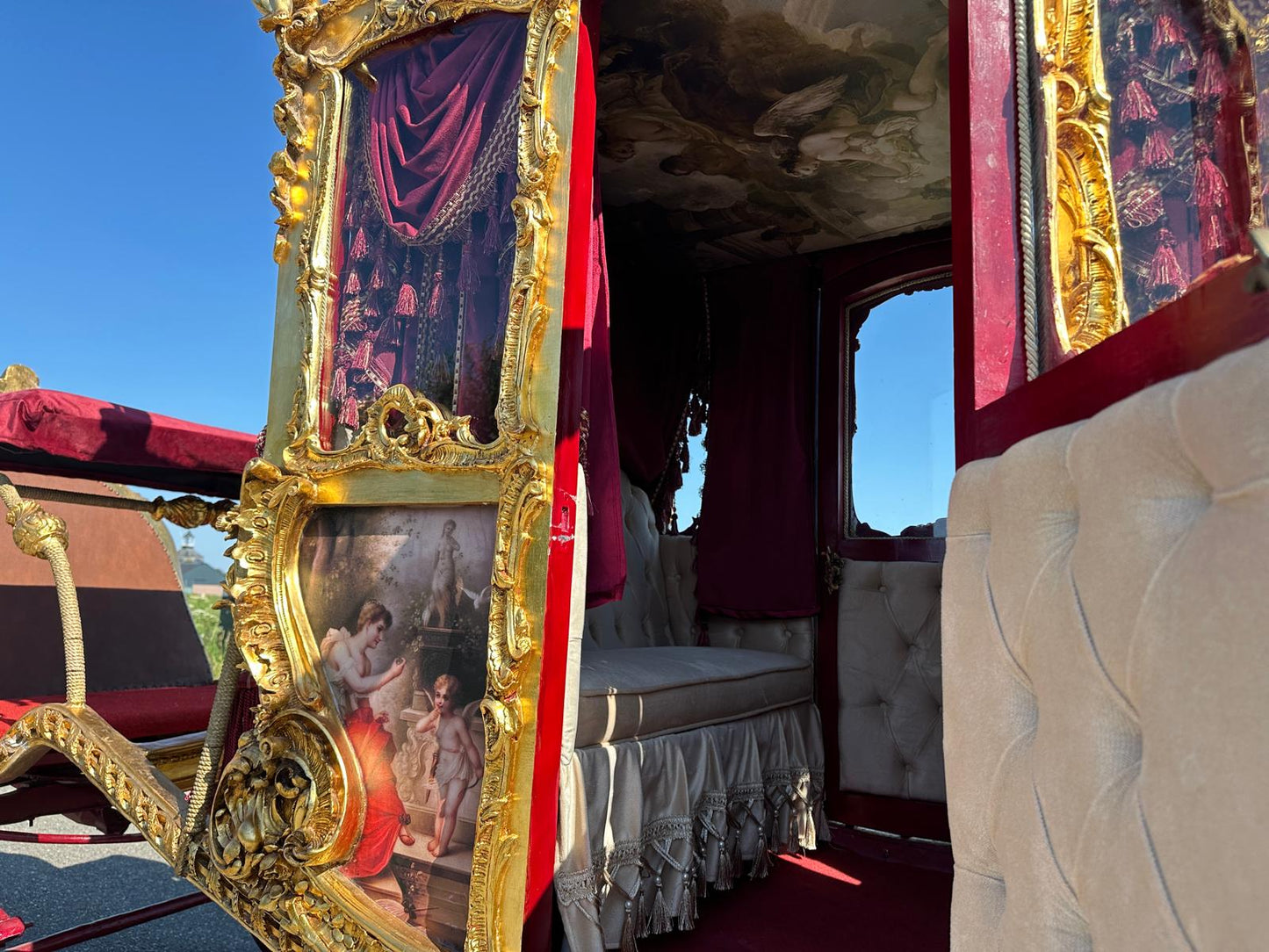 Beautiful royal horse carriage, fully restored and working