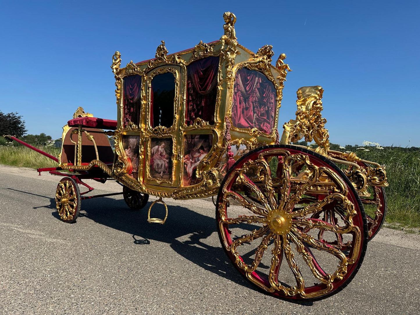 Beautiful royal horse carriage, fully restored and working