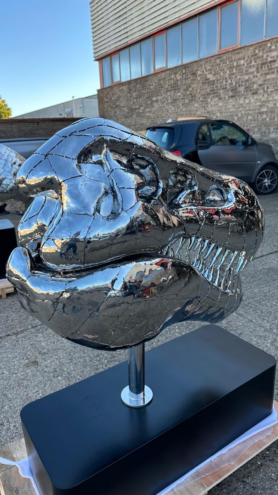 “Art Paris” sculpture, one of a kind, T-Rex skull