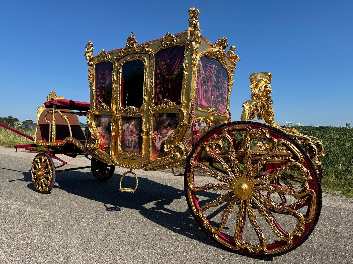 Beautiful royal horse carriage, fully restored and working