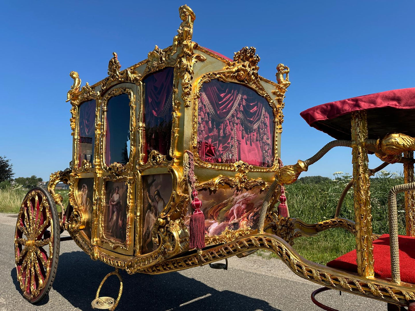 Beautiful royal horse carriage, fully restored and working