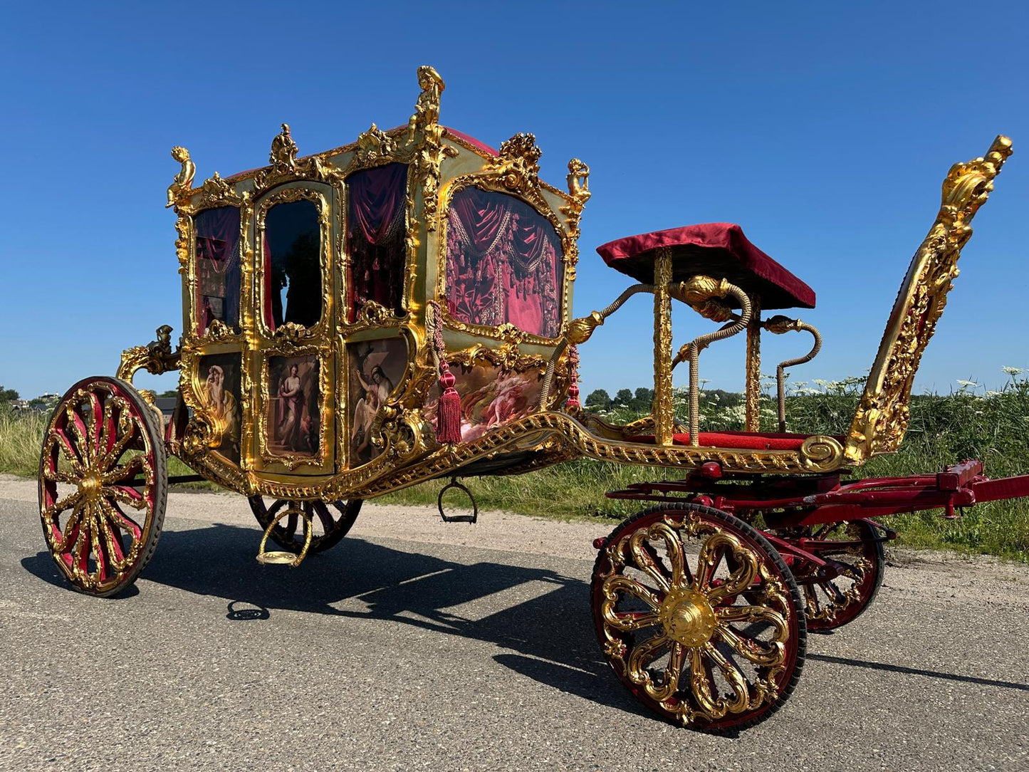 Beautiful royal horse carriage, fully restored and working