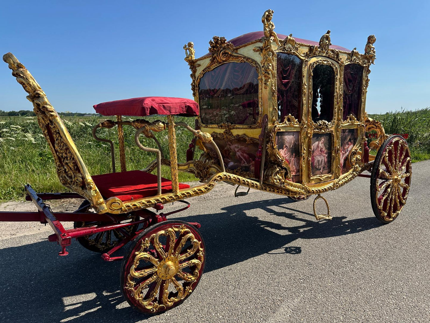 Beautiful royal horse carriage, fully restored and working