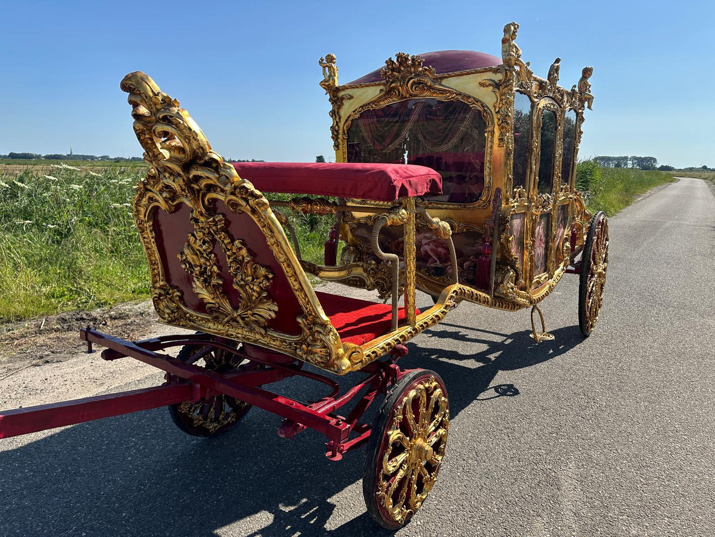 Beautiful royal horse carriage, fully restored and working