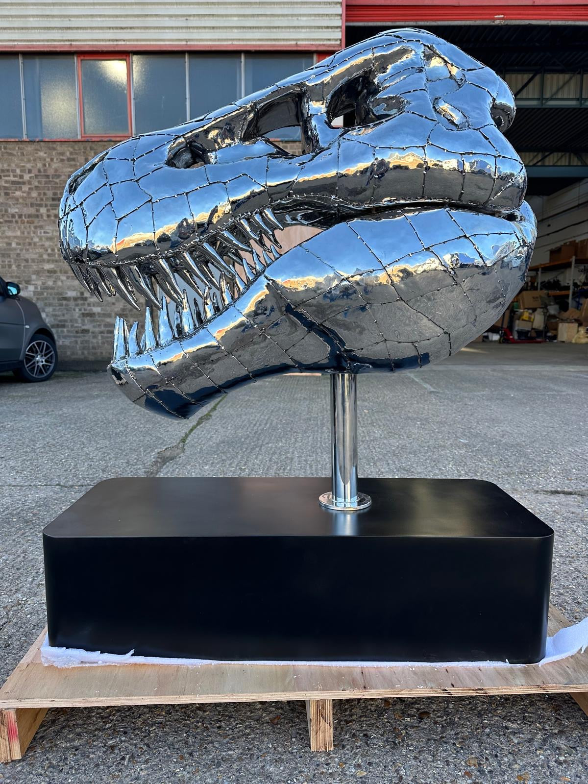 “Art Paris” sculpture, one of a kind, T-Rex skull